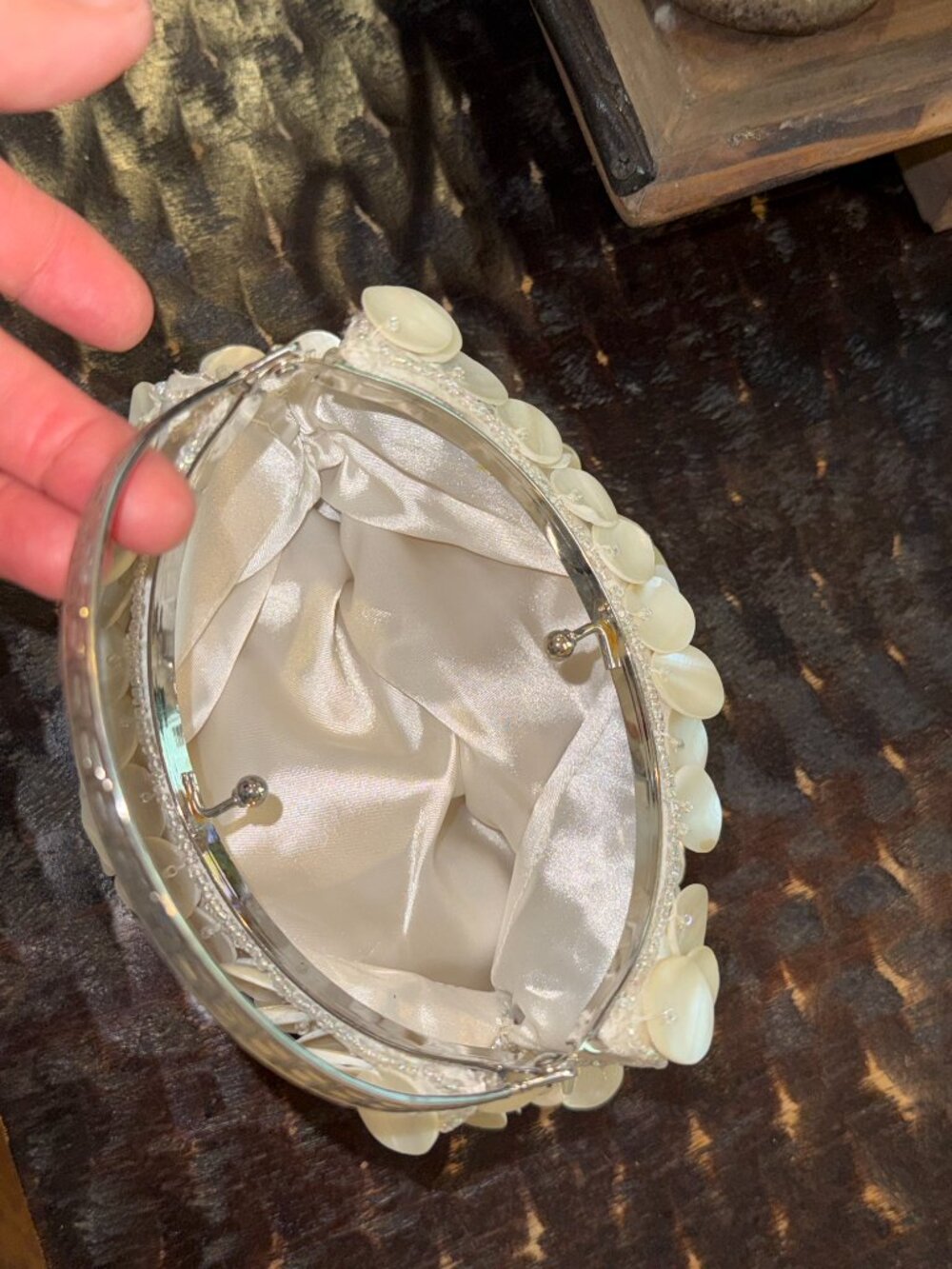 Unique Vintage Evening Bag Covered with Round Seashells - Picture 3 of 4